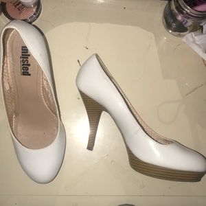 White Unlisted Round end heels
